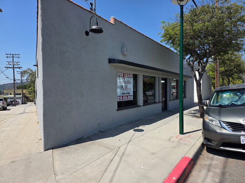 More Photos Of 1810 Sunview Dr, Glendale Freestanding For Lease