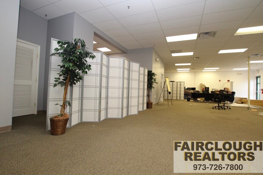 More Photos Of 505-509 Main St, Butler Storefront Retail Office For Lease