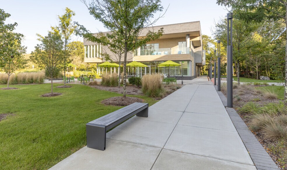 More Photos Of 10 New England Business Ctr, Andover Office For Lease
