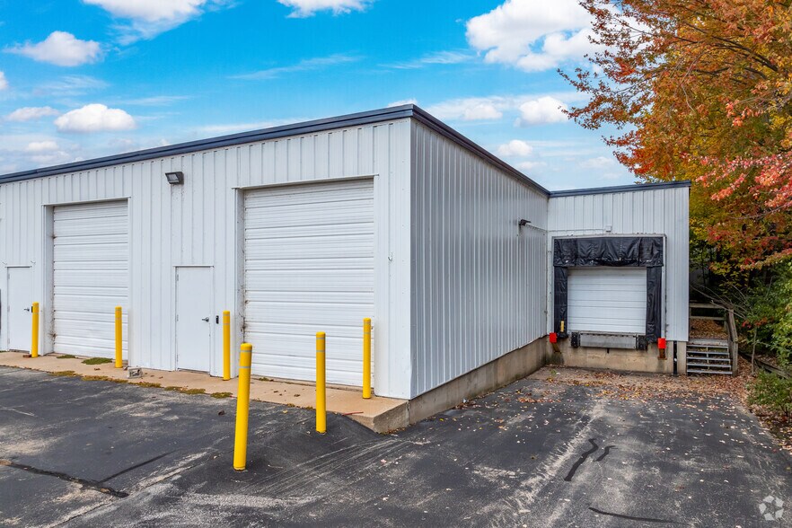 More Photos Of 2390 Industrial Dr, Neenah Warehouse For Sale