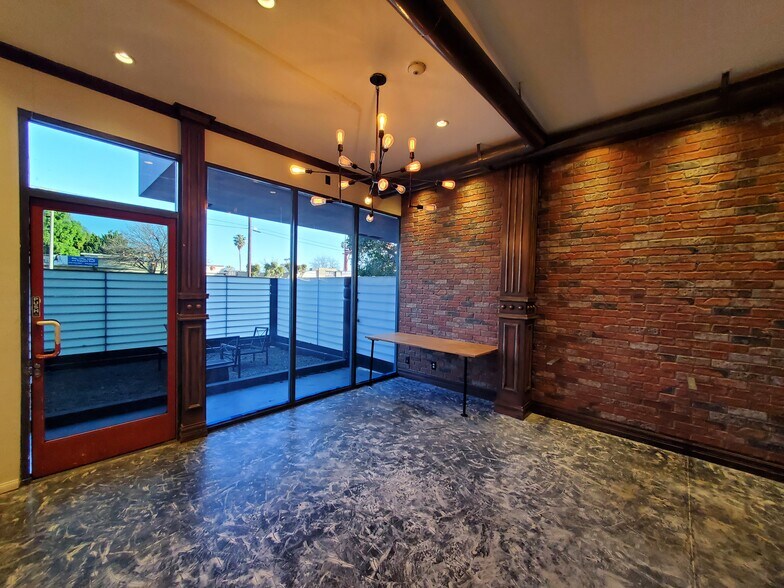 More Photos Of 11426 Ventura Blvd, Studio City Loft Creative Space For Sale