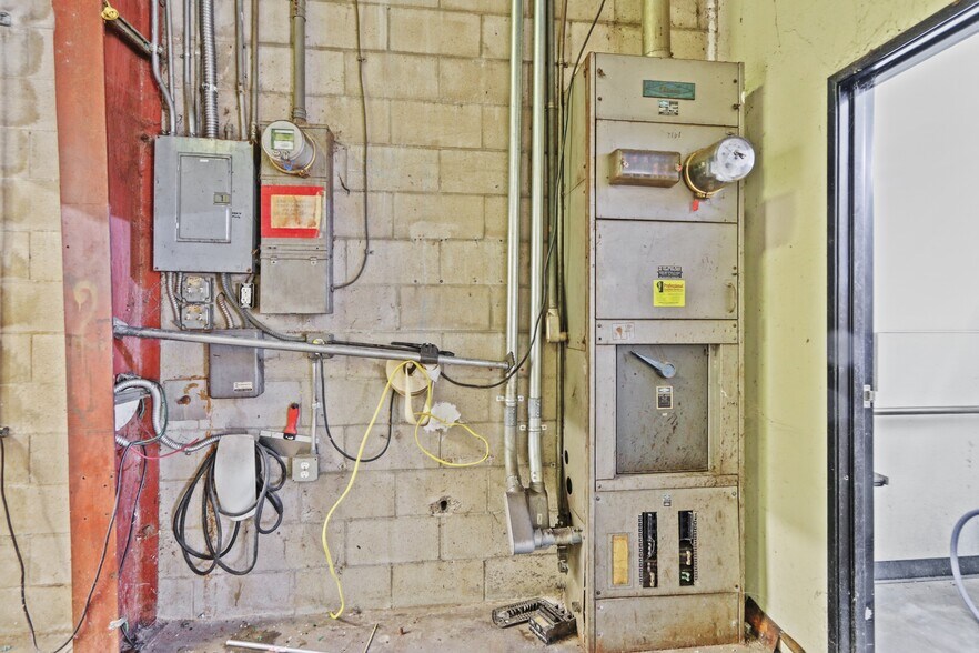 More Photos Of 1410-1412 Elwood St, Los Angeles Warehouse For Sale