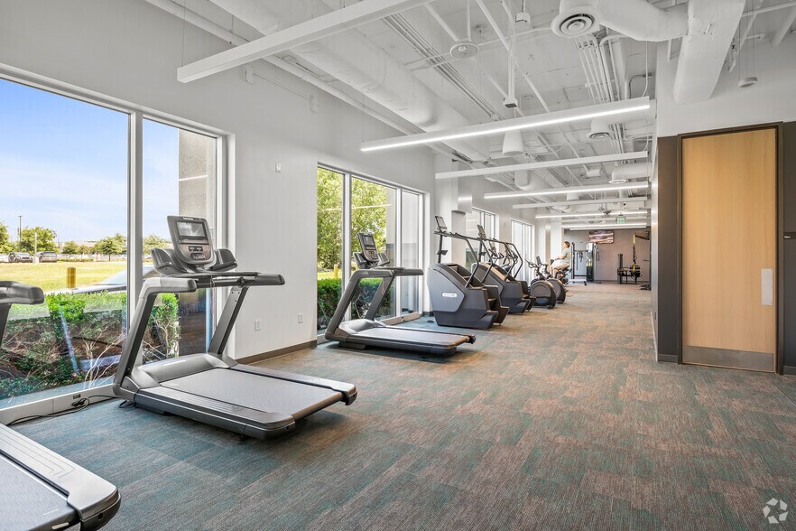 More Photos Of 14241 Dallas Pky, Dallas Office For Lease