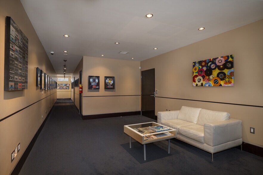 More Photos Of 5102 Vineland Ave, North Hollywood Movie Radio TVStudio For Sale