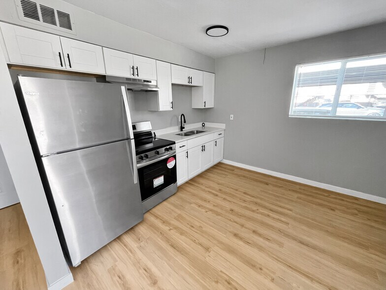 More Photos Of 1925 W Village Dr, Phoenix Multifamily For Sale