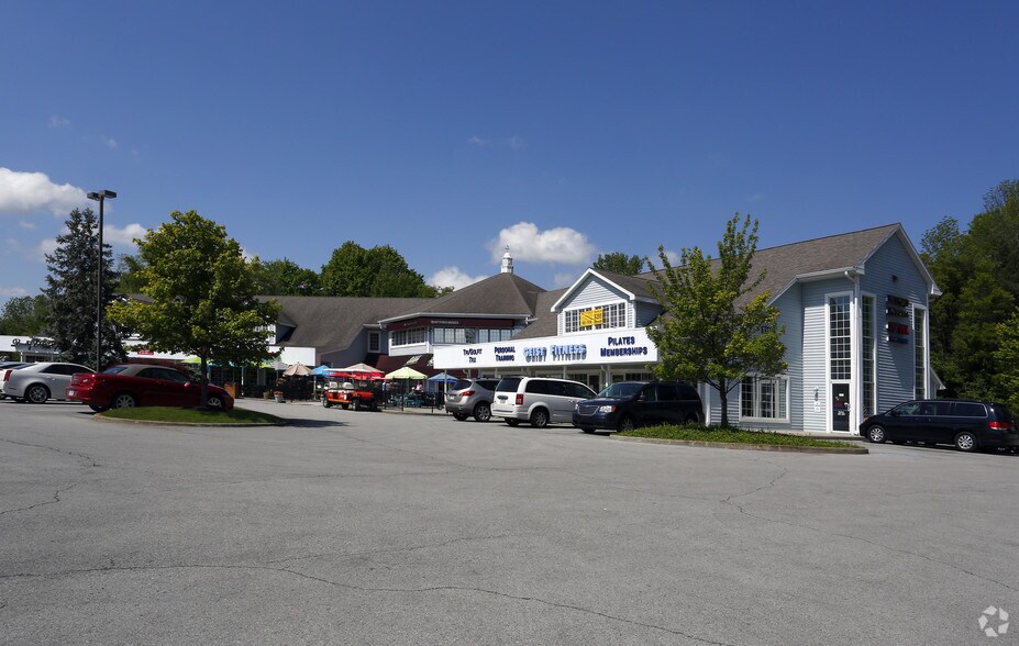 More Photos Of 11691-11695 Fall Creek Rd, Indianapolis Storefront For Lease