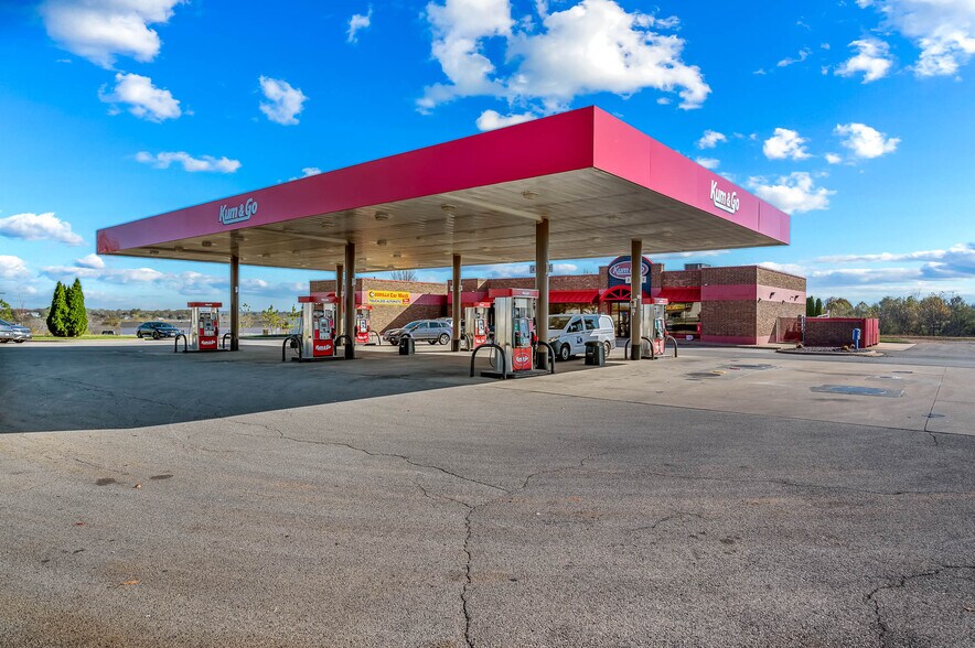 More Photos Of 102 S Ridgecrest Ave, Nixa Convenience Store For Sale