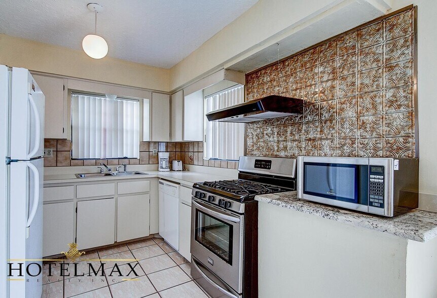More Photos Of 653 Mandalay Ave, Clearwater Beach Hotel For Sale