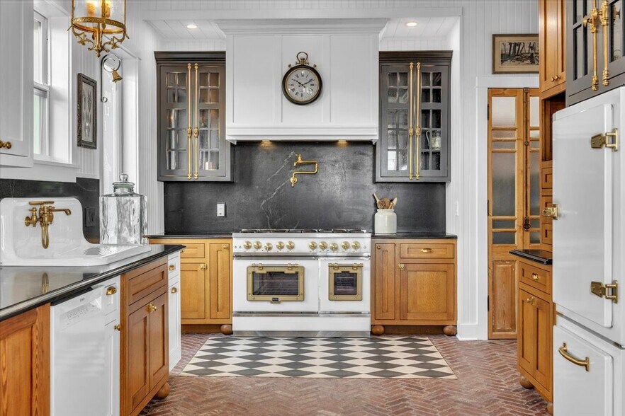 More Photos Of 8241 Main St, Bokeelia General Retail For Sale