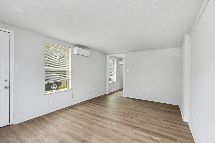 More Photos Of 5709 5th St, Katy Medical For Lease