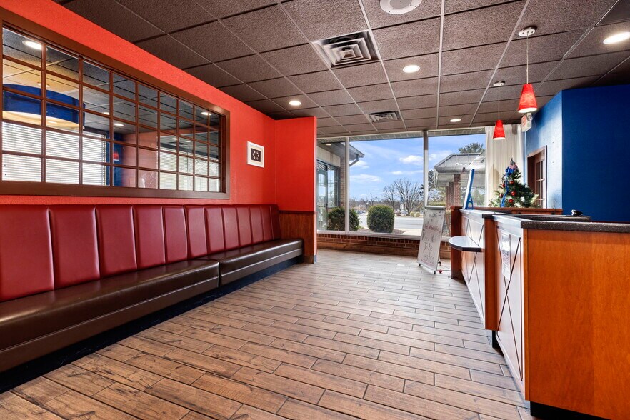 More Photos Of 250 Conicville Rd, Mount Jackson Hotel For Lease