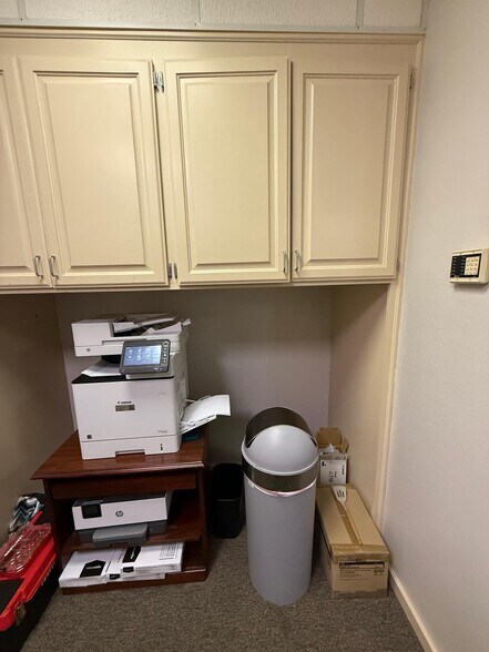 More Photos Of 421 N Sam Rayburn Fwy, Sherman Medical For Lease