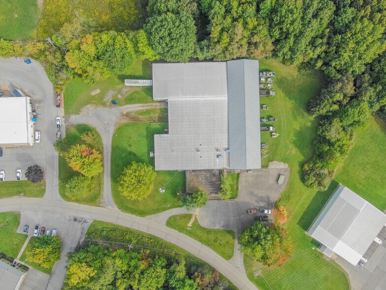 More Photos Of 657 Northgate Cir, New Castle Warehouse For Sale