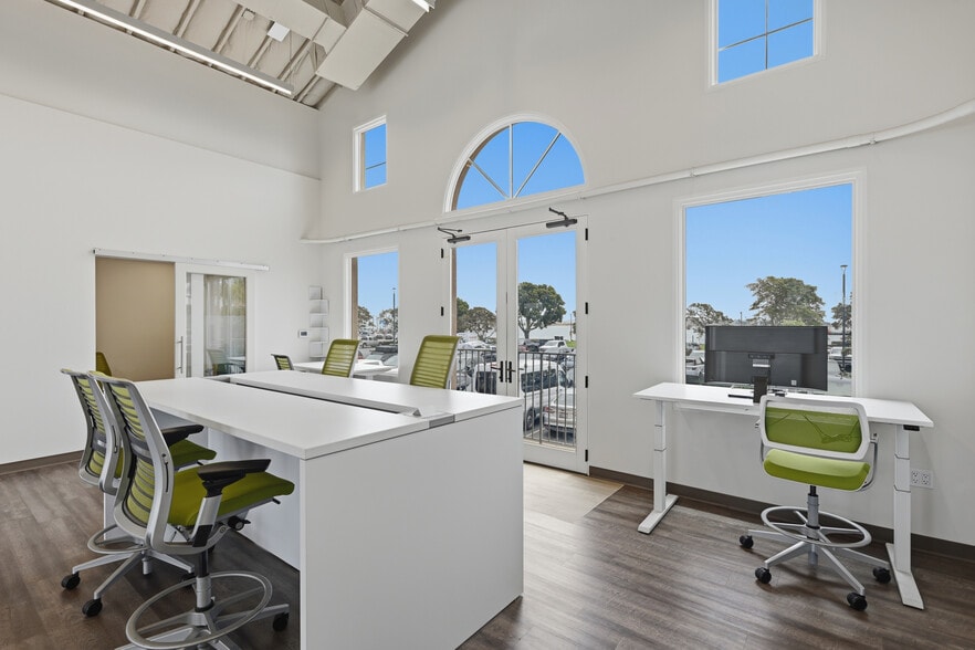 More Photos Of 1551 Shelter Island Dr, San Diego Hotel For Lease
