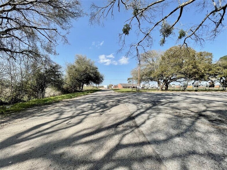 More Photos Of 2003 Phillips St, Prairie View Apartments For Sale