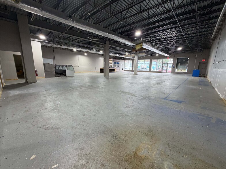 More Photos Of 231-02 Merrick Blvd, Springfield Gardens General Retail For Lease