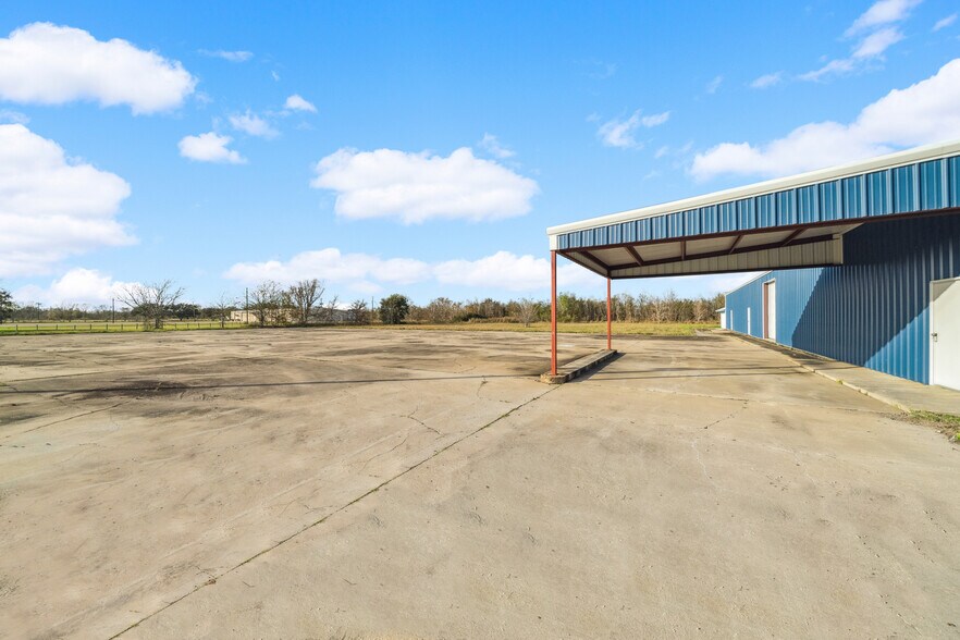 More Photos Of 149 County Road 219, Bay City Warehouse For Sale