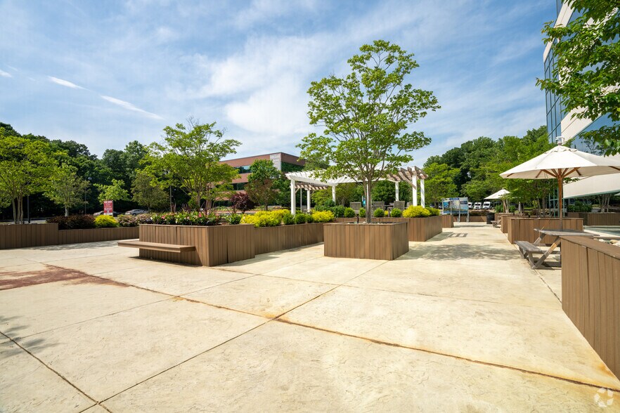 More Photos Of 5285 Shawnee Rd, Alexandria Office For Lease