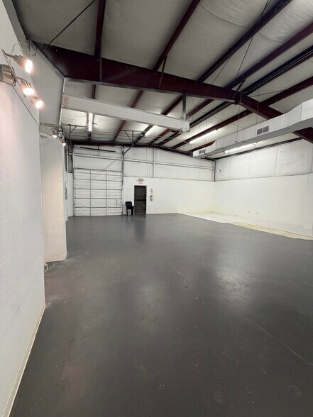 More Photos Of 4429 Spencer Hwy, Pasadena Warehouse For Lease