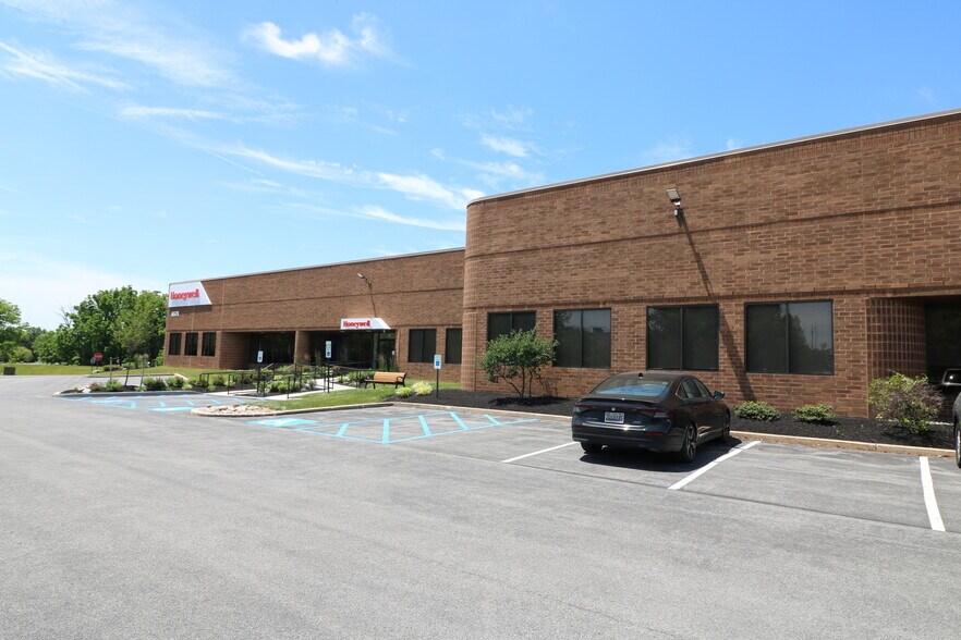 More Photos Of 6575 Snowdrift Rd, Allentown Flex For Sale