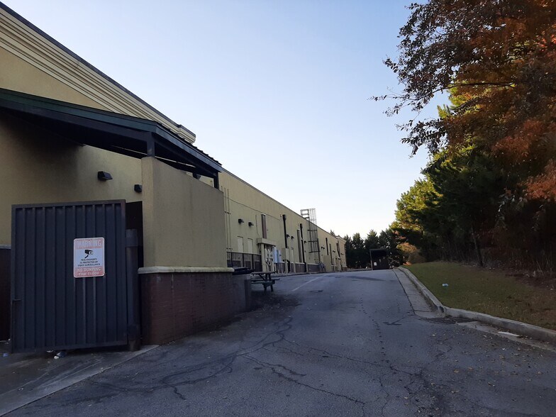 More Photos Of 4949 Lanier Islands Pkwy, Buford Unknown For Lease