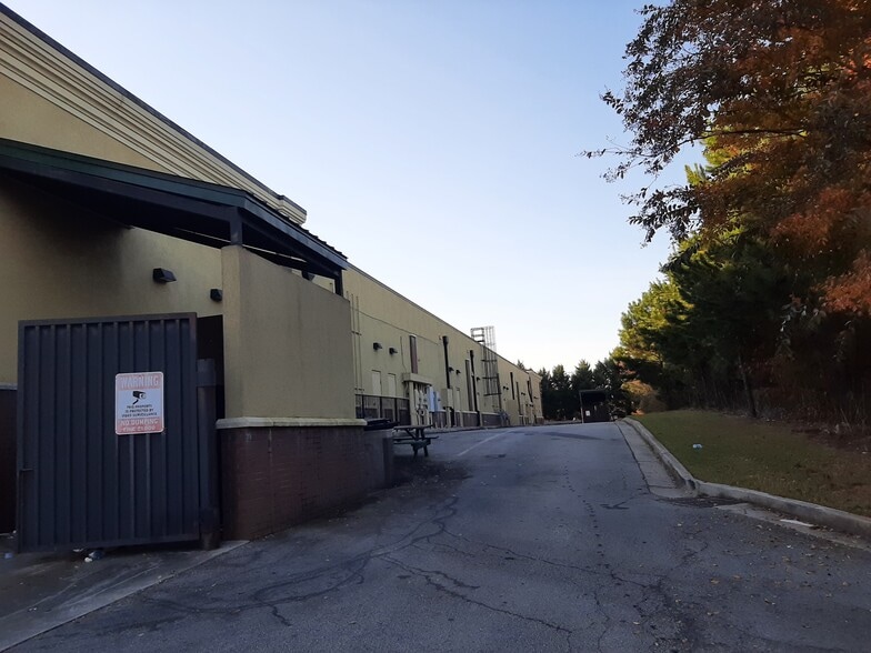 More Photos Of 4949 Lanier Islands Pkwy, Buford Unknown For Lease