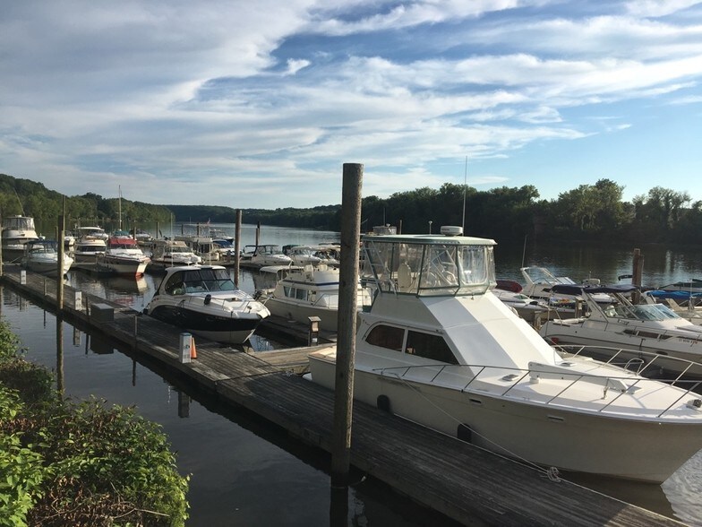 More Photos Of 684 Tryon St, South Glastonbury Marina For Sale