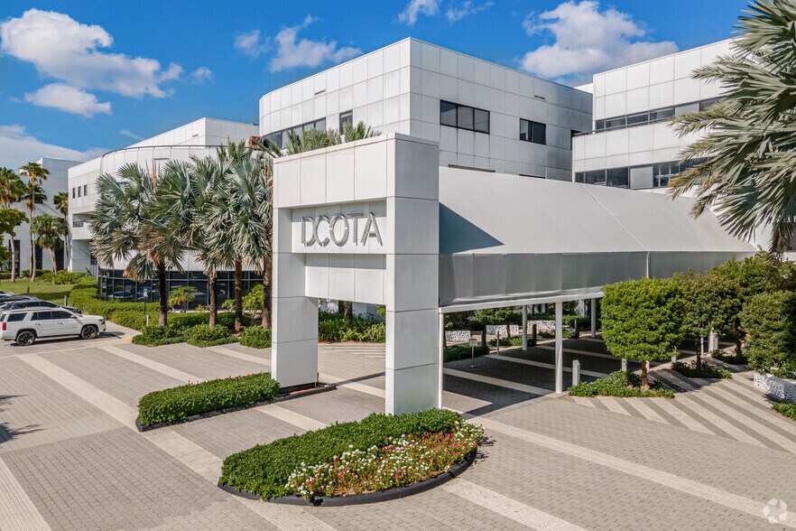 More Photos Of 1855 Griffin Rd, Dania Beach Office Residential For Lease