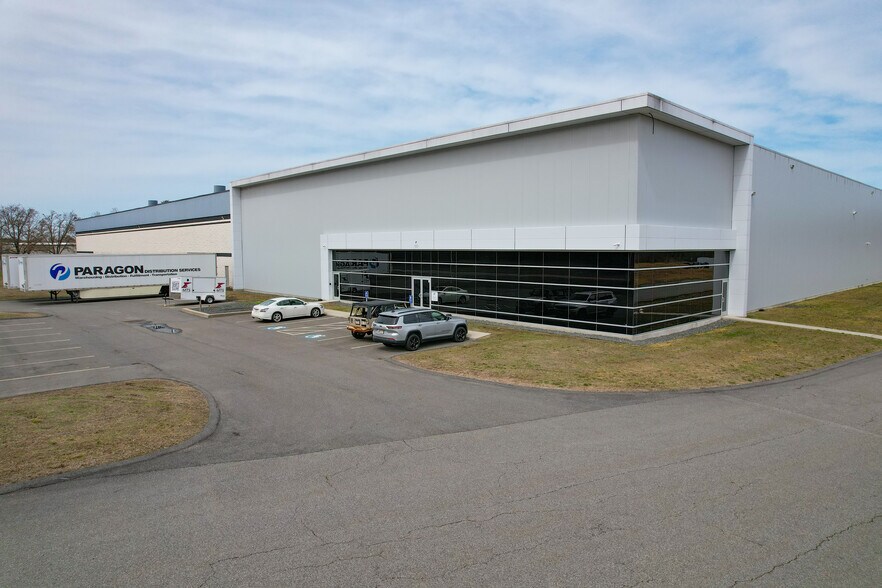 More Photos Of 260 Kenneth Welch Dr, Lakeville Warehouse For Lease
