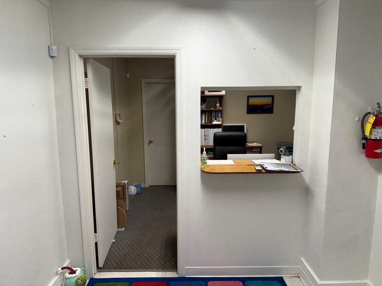 More Photos Of 96 W Felton Rd, Cartersville Office For Sale