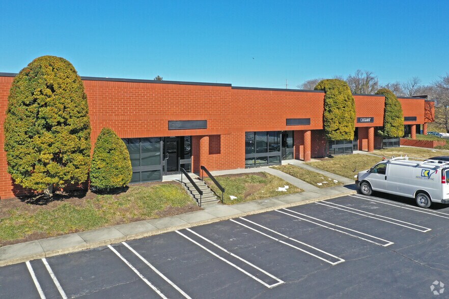 More Photos Of 1302-1338 Plantation Rd NE, Roanoke Light Distribution For Lease