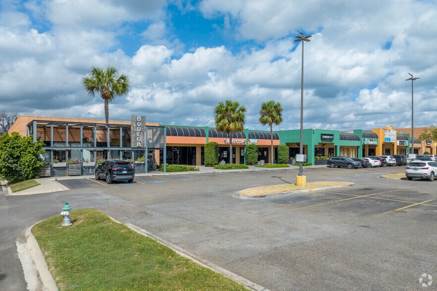 More Photos Of 2901 N 10th St, McAllen Storefront For Lease