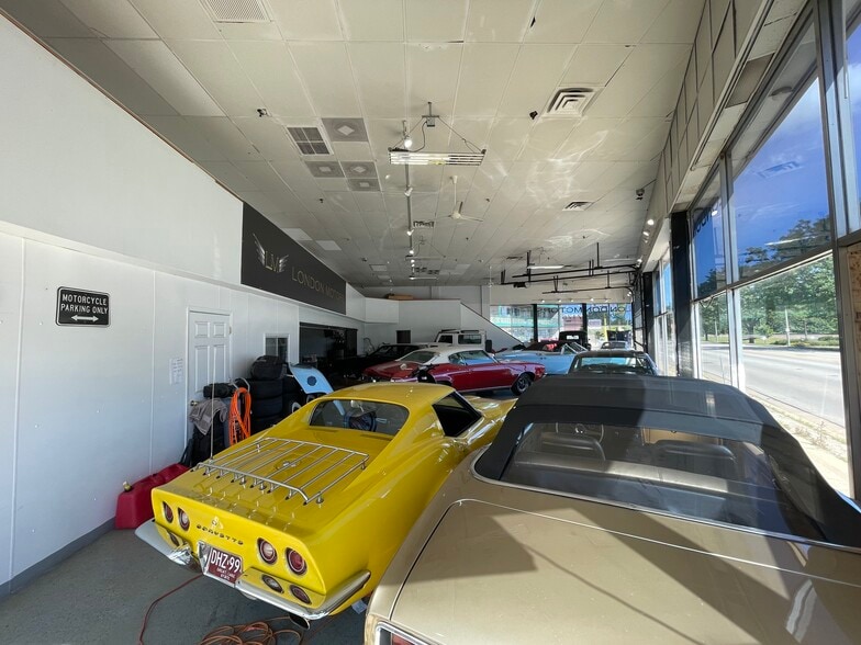 More Photos Of E Northwest Hwy, Arlington Heights Auto Dealership For Sale