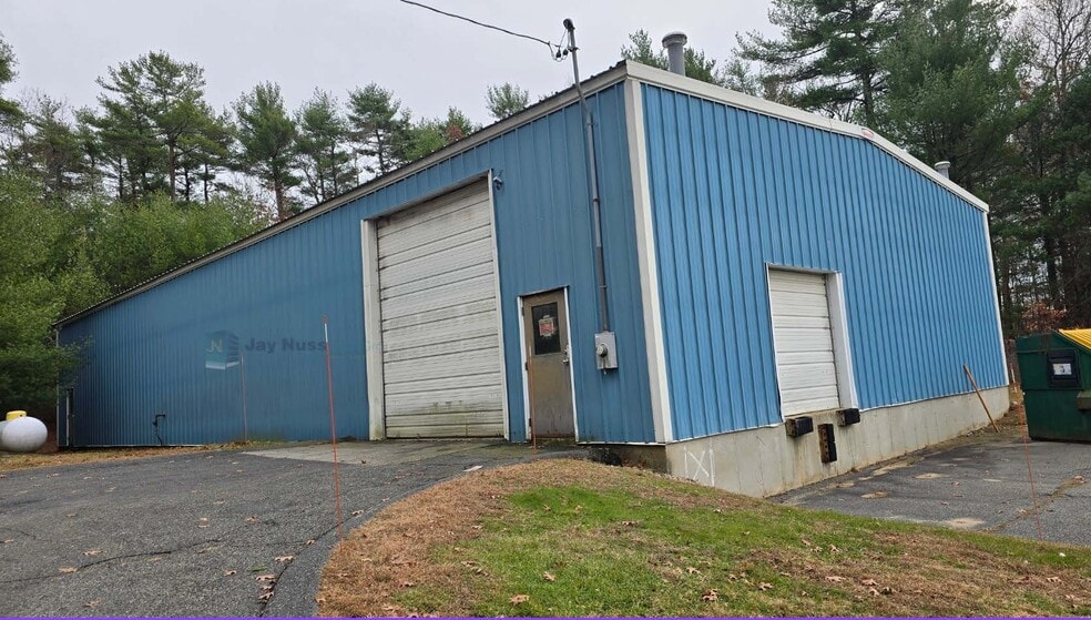 More Photos Of 243R Oak St, Pembroke Industrial For Lease