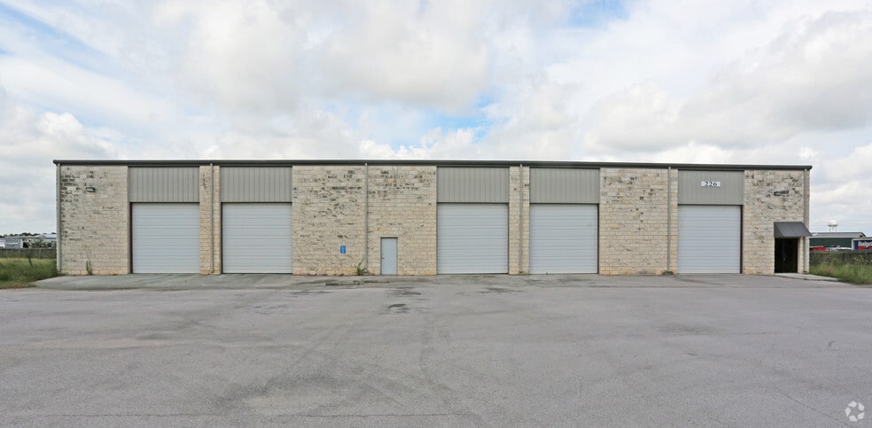 More Photos Of 226 Weldon Johnson Way, Kyle Warehouse For Lease