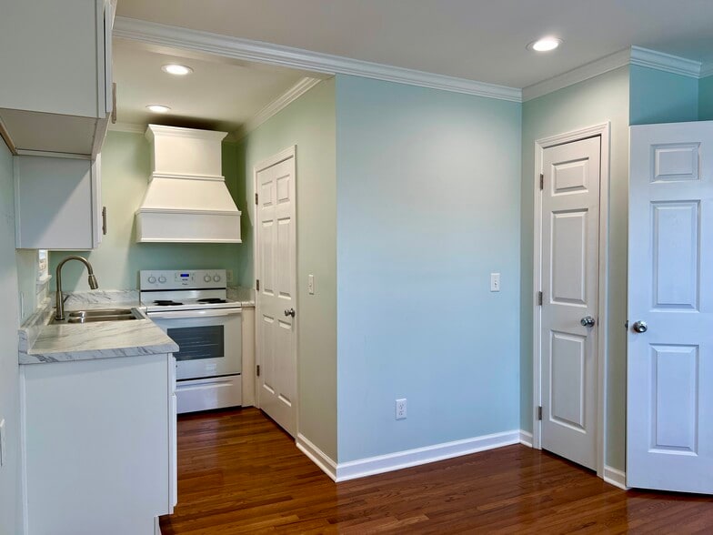 More Photos Of 103 N High St, Franklin Office Residential For Sale