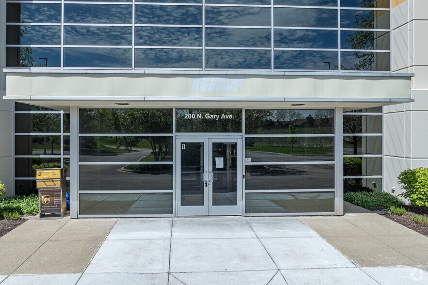 More Photos Of 200 N Gary Ave, Roselle Manufacturing For Lease