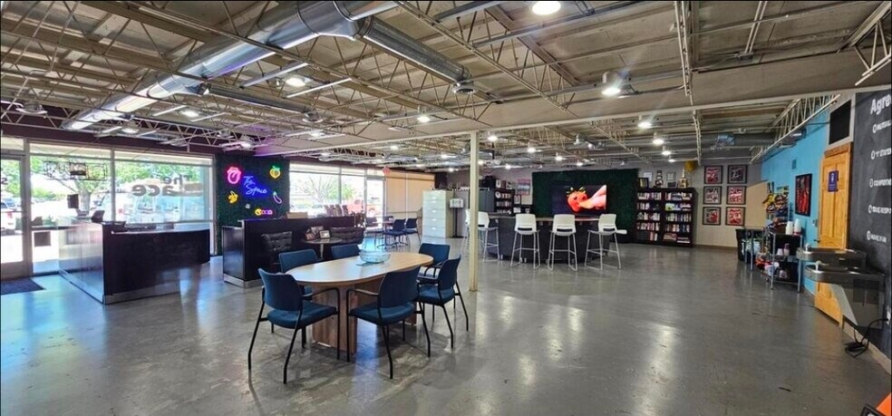 More Photos Of 136 Washington SE, Albuquerque Storefront Retail Office For Sale