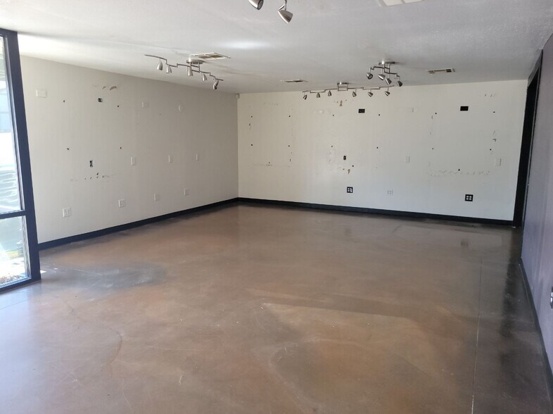 More Photos Of 1557 E Broad St, Mansfield Loft Creative Space For Lease