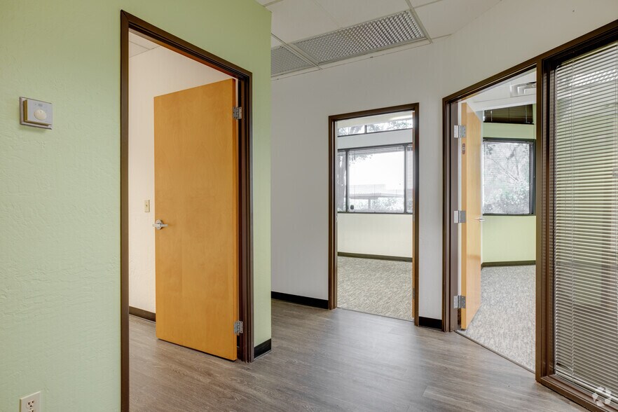 More Photos Of 4015 S McClintock Dr, Tempe Unknown For Lease