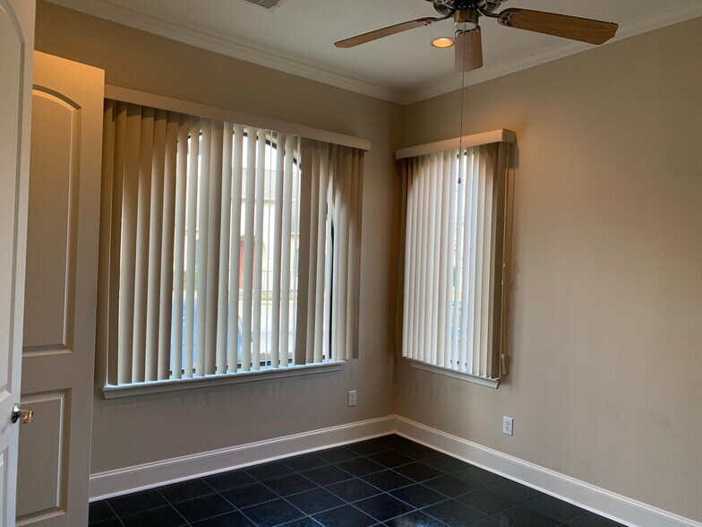 More Photos Of 13644 Breton Ridge St, Houston Medical For Sale