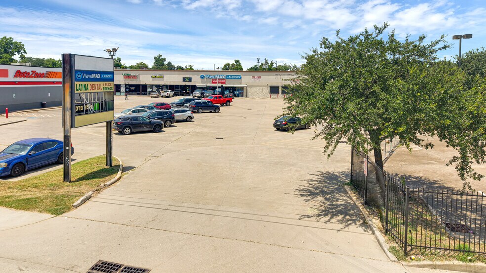 More Photos Of 2601-2619 Fulton St, Houston Unknown For Lease