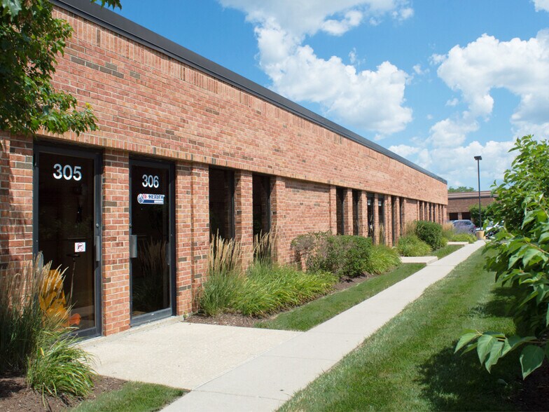 More Photos Of 2010 E Algonquin Rd, Schaumburg Unknown For Lease