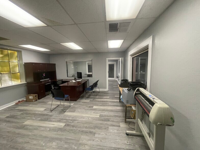 More Photos Of 420 E St, Marysville Freestanding For Lease