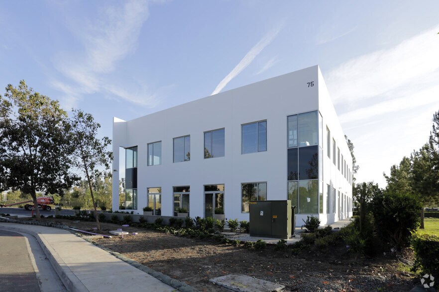 More Photos Of 75 Doppler, Irvine Loft Creative Space For Lease