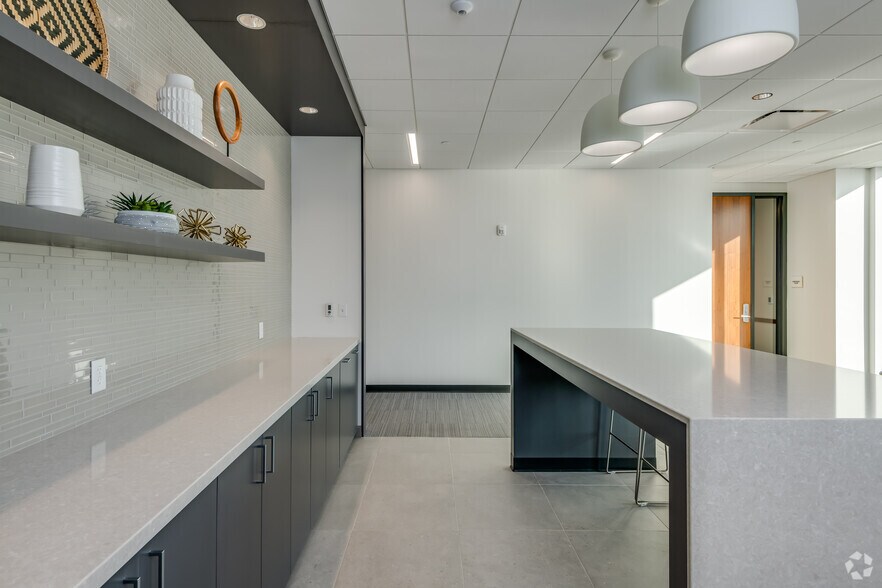 More Photos Of 17335 Golf Pkwy, Brookfield Office For Lease