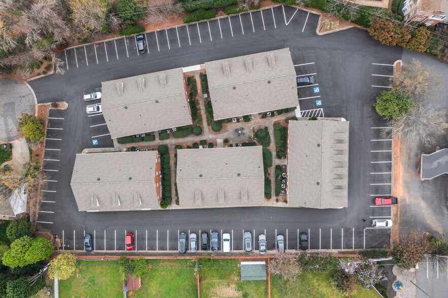 More Photos Of 4728 Park Rd, Charlotte Coworking Space