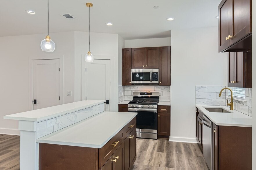 More Photos Of 6820 Blue Dawn Trl, Austin Apartments For Sale