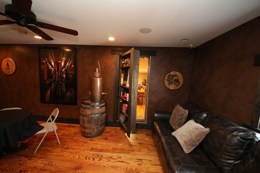 More Photos Of 2118 Bruce Ave, Louisville Restaurant For Sale