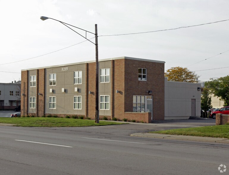 Primary Photo Of 31205 Woodward Ave, Royal Oak Medical For Lease